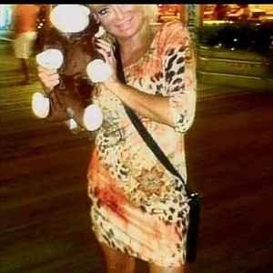 Light and airy mid thigh dress.. perfect for summer nights..      size small